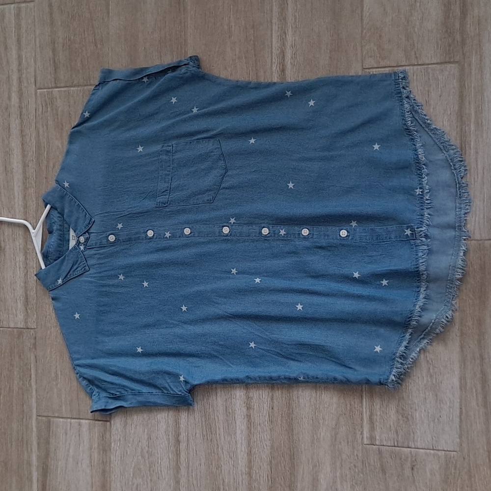Nwot Universal Thread Button Down Top - image 1